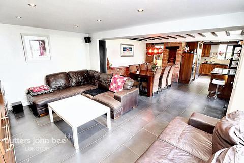 3 bedroom detached house for sale, Uttoxeter Road, Staffordshire