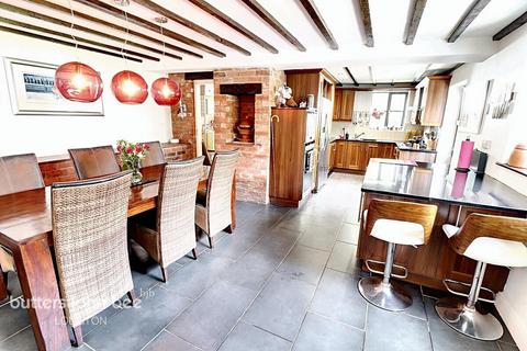 3 bedroom detached house for sale, Uttoxeter Road, Staffordshire