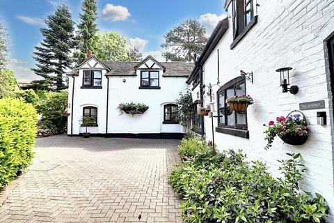 3 bedroom detached house for sale, Uttoxeter Road, Staffordshire