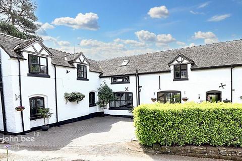 3 bedroom detached house for sale, Uttoxeter Road, Staffordshire