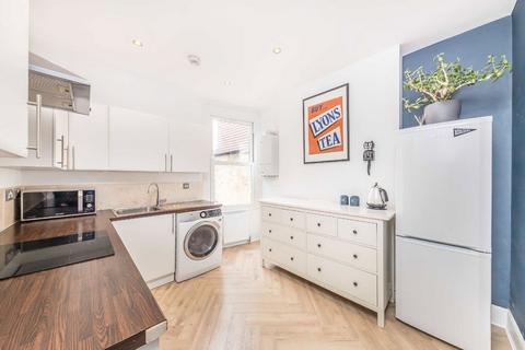 2 bedroom flat for sale, Clive Road, London SW19