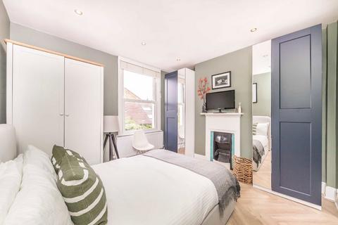 2 bedroom flat for sale, Clive Road, London SW19