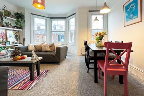 3 bedroom flat for sale, Bathurst Gardens, Kensal Rise , London, NW10