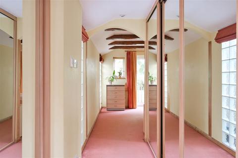 2 Greenways, Walton On The Hill, Tadworth, KT20 7QE