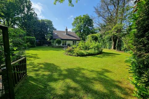2 Greenways, Walton On The Hill, Tadworth, KT20 7QE