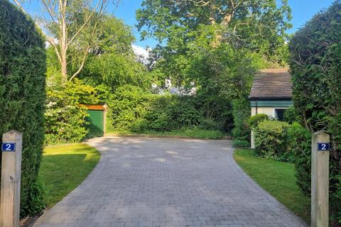 2 Greenways, Walton On The Hill, Tadworth, KT20 7QE