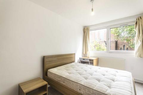 3 bedroom flat to rent, St. Peter's Terrace, London SW6