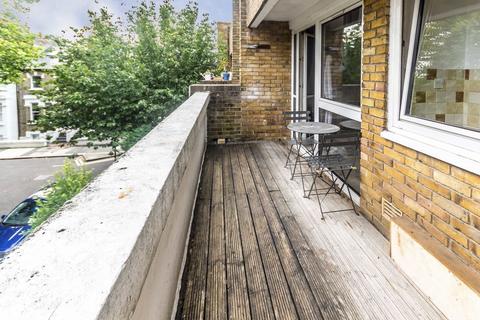 3 bedroom flat to rent, St. Peter's Terrace, London SW6