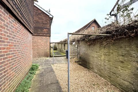2 Blacksmith Close, Ashtead, KT21 2BD