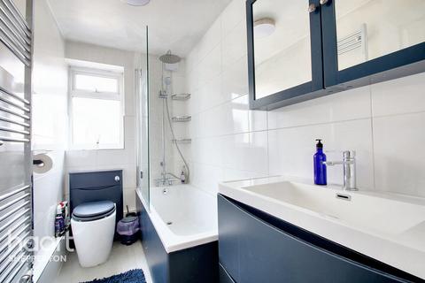 2 bedroom apartment for sale, Watersplash Road, Shepperton