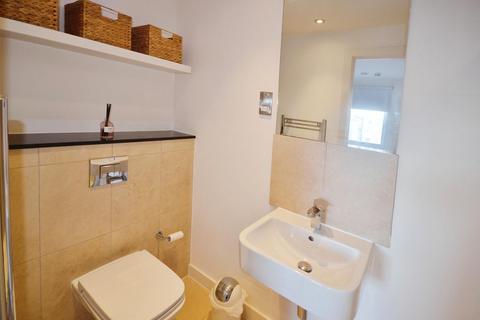 2 bedroom flat to rent, Lexington Apartments, Railway Terrace, Slough, SL2