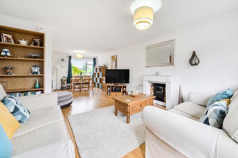 48 Commonfields, West End, Woking, GU24 9HZ