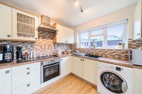 48 Commonfields, West End, Woking, GU24 9HZ