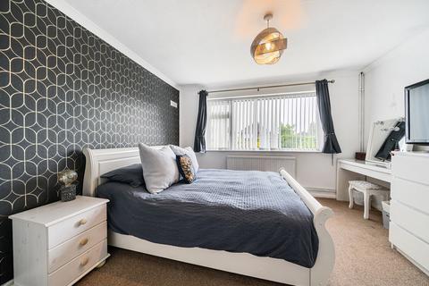 48 Commonfields, West End, Woking, GU24 9HZ