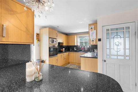 37 Anne Crescent, Evesham, WR11 1HZ