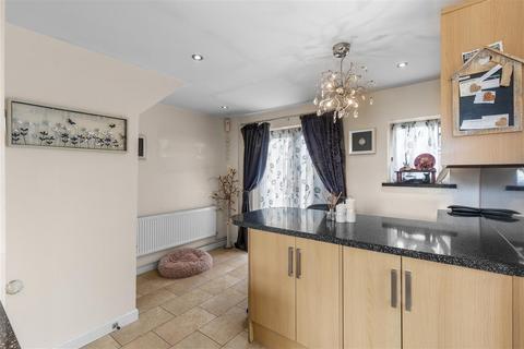 37 Anne Crescent, Evesham, WR11 1HZ