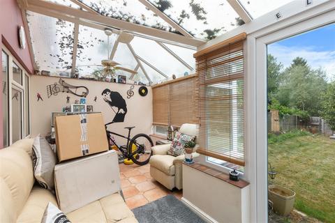 37 Anne Crescent, Evesham, WR11 1HZ