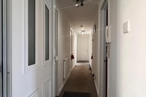3 bedroom flat for sale, Royston Gardens, Ilford
