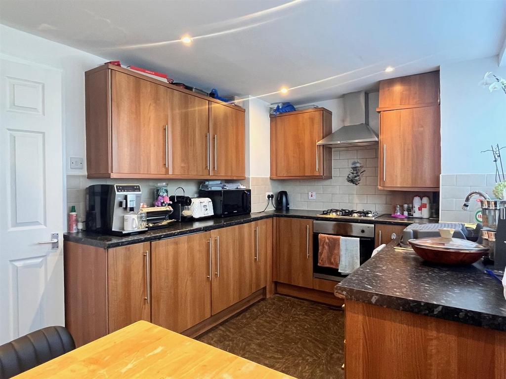 Kitchen2.jpg