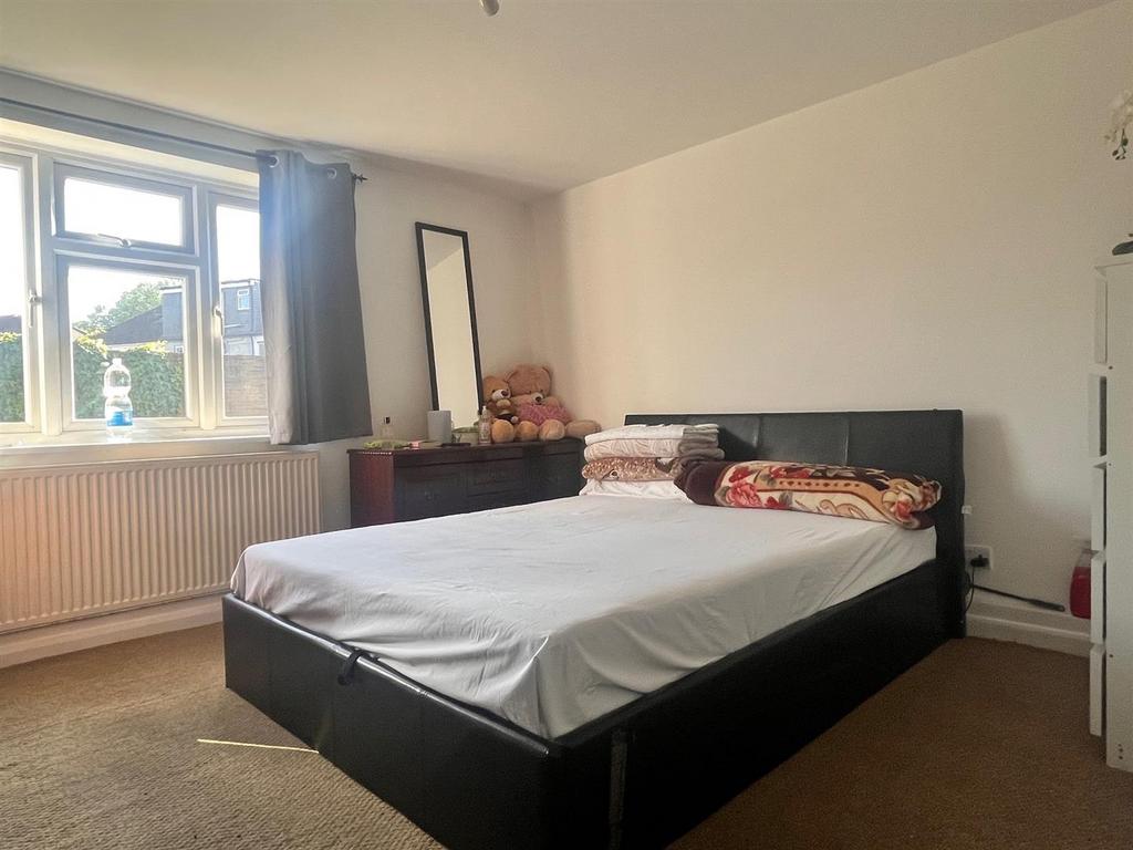 Bed 1.jpg