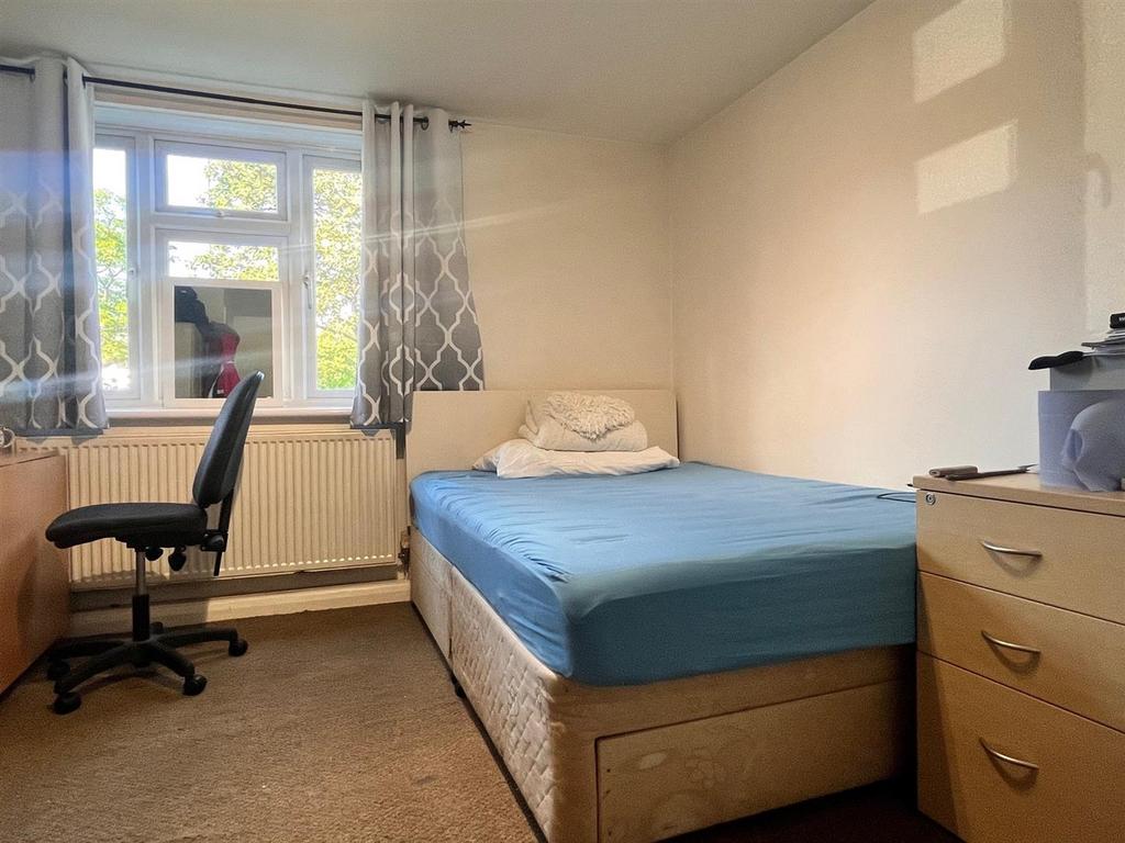 Bed 2.jpg