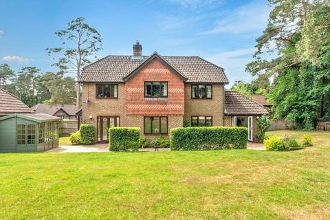 2 Stonedene Close, Headley Down, Bordon, GU35 8HW