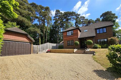 2 Stonedene Close, Headley Down, Bordon, GU35 8HW