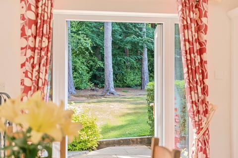 2 Stonedene Close, Headley Down, Bordon, GU35 8HW