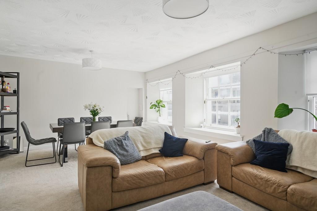 012-46e King St