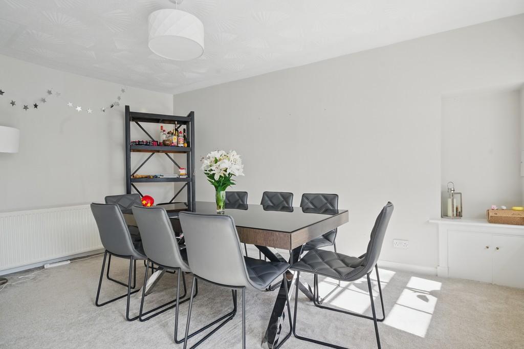 010-46e King St