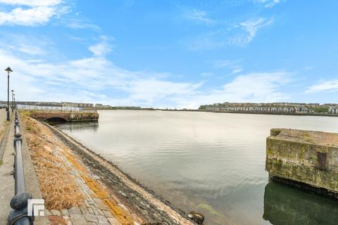 undefined, Y Rhodfa, Barry CF63
