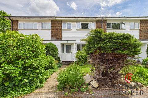 8 Farthings Close, Pinner, HA5 2QR