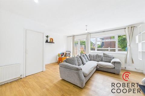 8 Farthings Close, Pinner, HA5 2QR