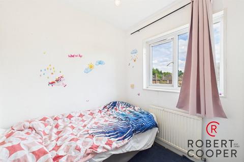 8 Farthings Close, Pinner, HA5 2QR