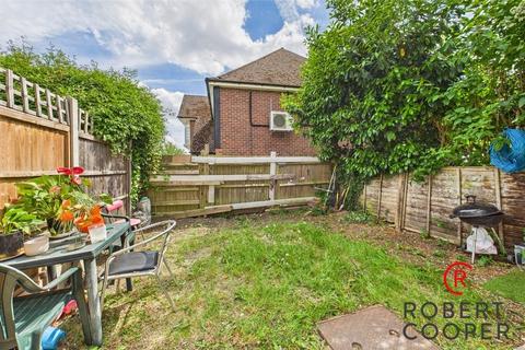 8 Farthings Close, Pinner, HA5 2QR