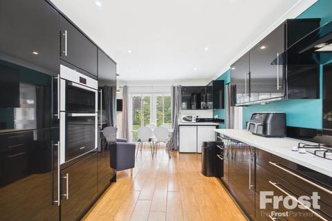 5 Eddystone Walk, Staines, TW19 7DP