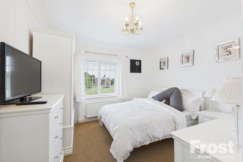 5 Eddystone Walk, Staines, TW19 7DP
