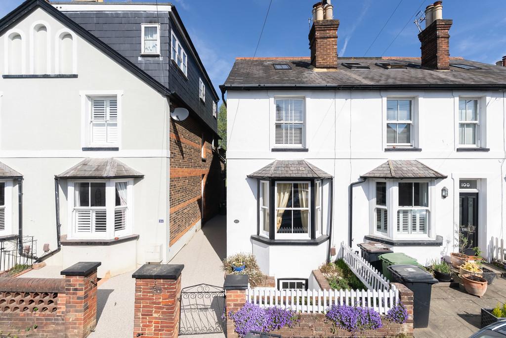 3 bedroom semi-detached house for sale in Dorking 3 bedroom semi-detached house for sale in Dorking