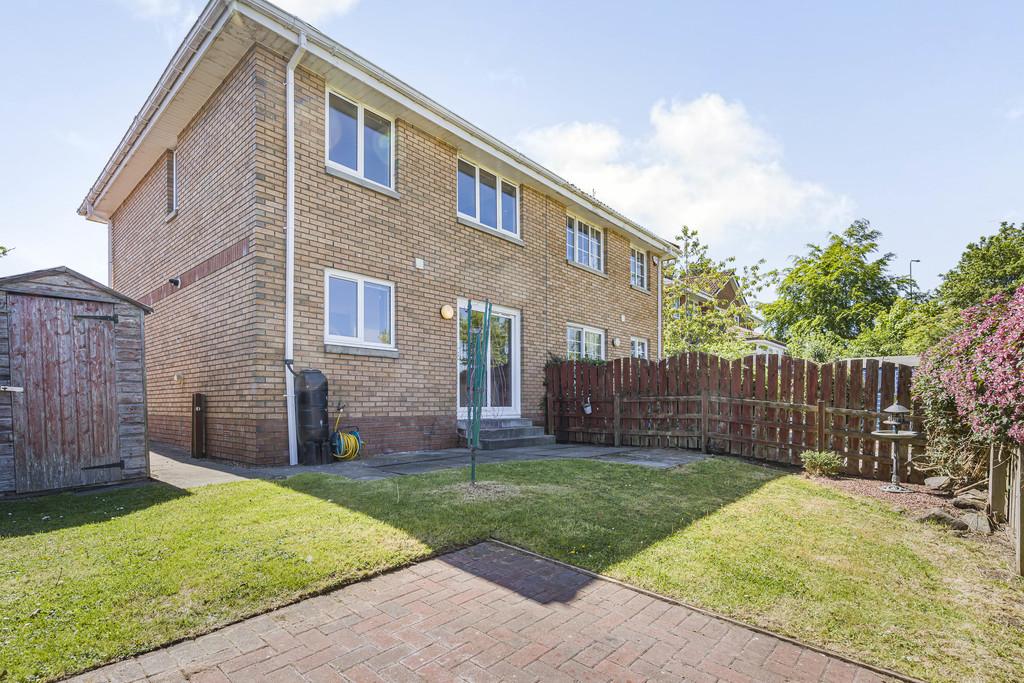 8 Glenisla Court, Whitburn (32)