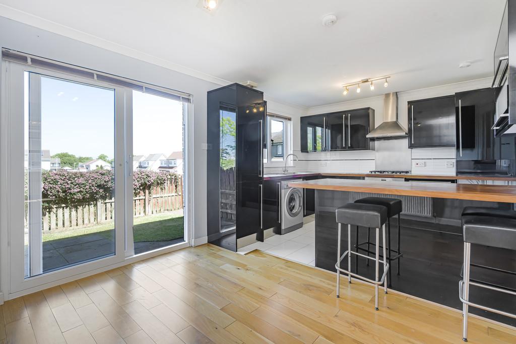 8 Glenisla Court, Whitburn (21)