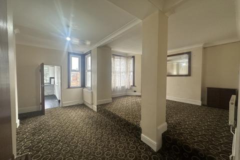 4 bedroom end of terrace house for sale, Breamore Road, IG3