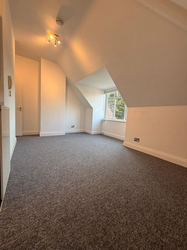 Apartment in Bournemouth - View 3