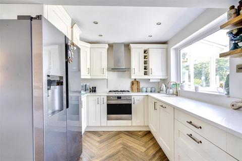 13 Belvoir Close, Ilkeston, DE7 4ND