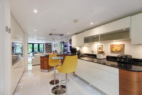 4 bedroom terraced house for sale, Kentish Gardens, Tunbridge Wells, Kent, TN2