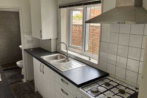 2 bedroom end of terrace house to rent, Welland Road, Coventry CV1