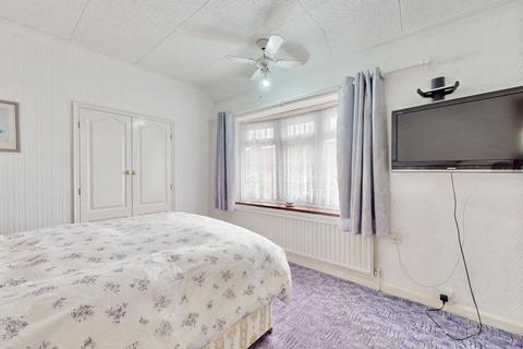 2 bedroom terraced house for sale, Markyate Road, Dagenham, RM8