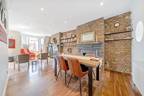 3 bedroom flat for sale, Kingston Road, London, SW20