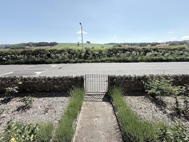 24 R20.jpg