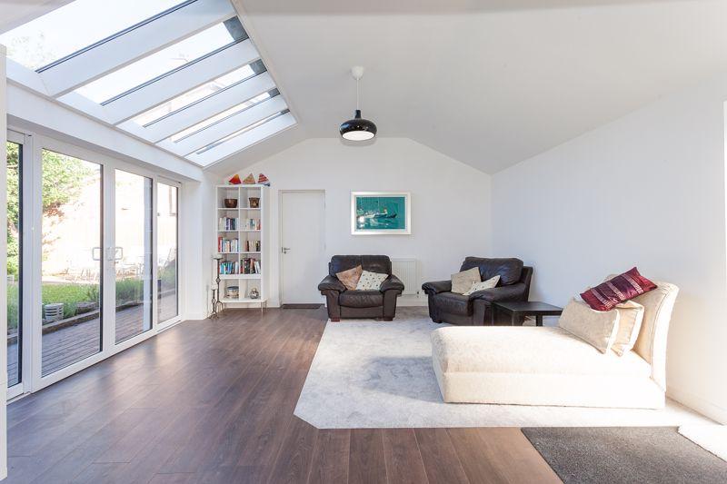 Sitting/family room