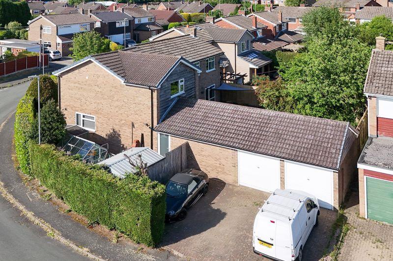GARAGE & PARKING
